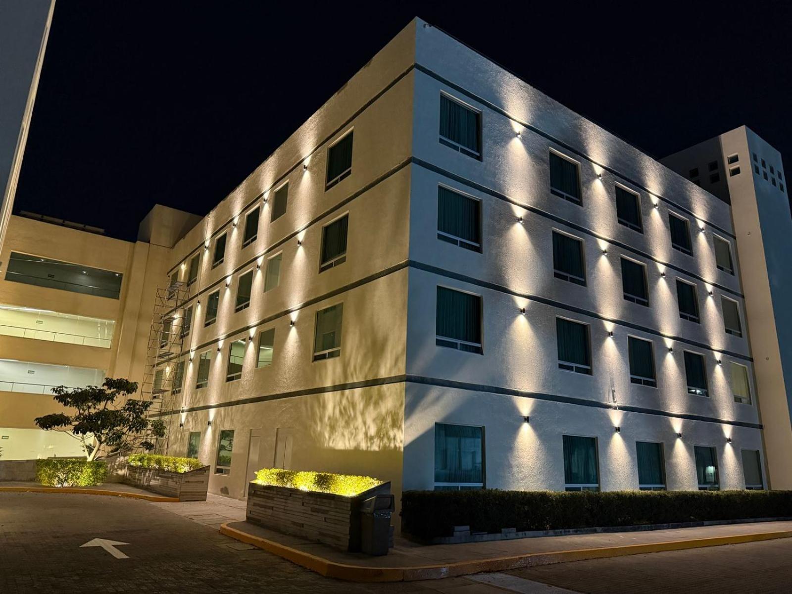 Radisson Poliforum Plaza Hotel Leon Exterior photo